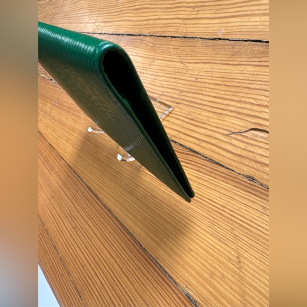Authentic Louis Vuitton Green Epi wallet-paint has been touched up on int/ext - Picture 11 of 13